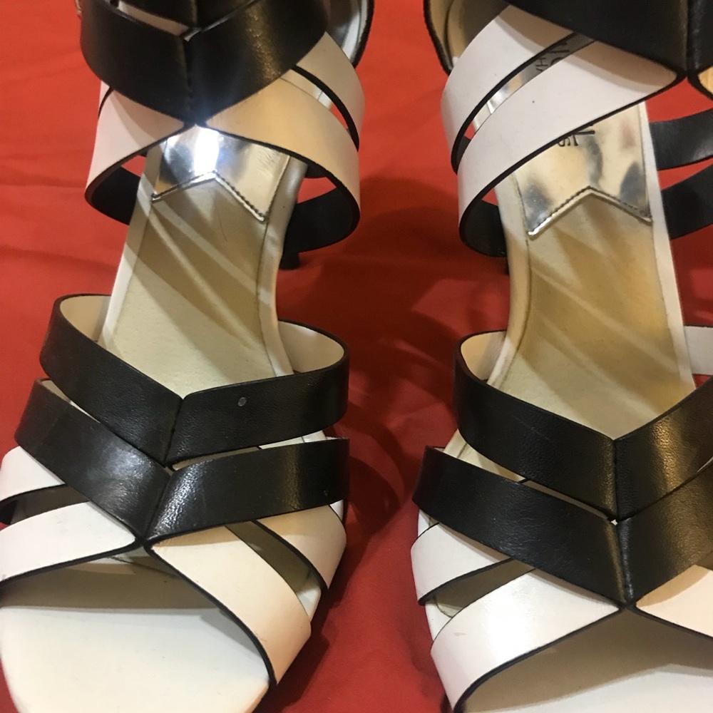 Michael Kors black and white strappy sandals - Picture 2 of 8